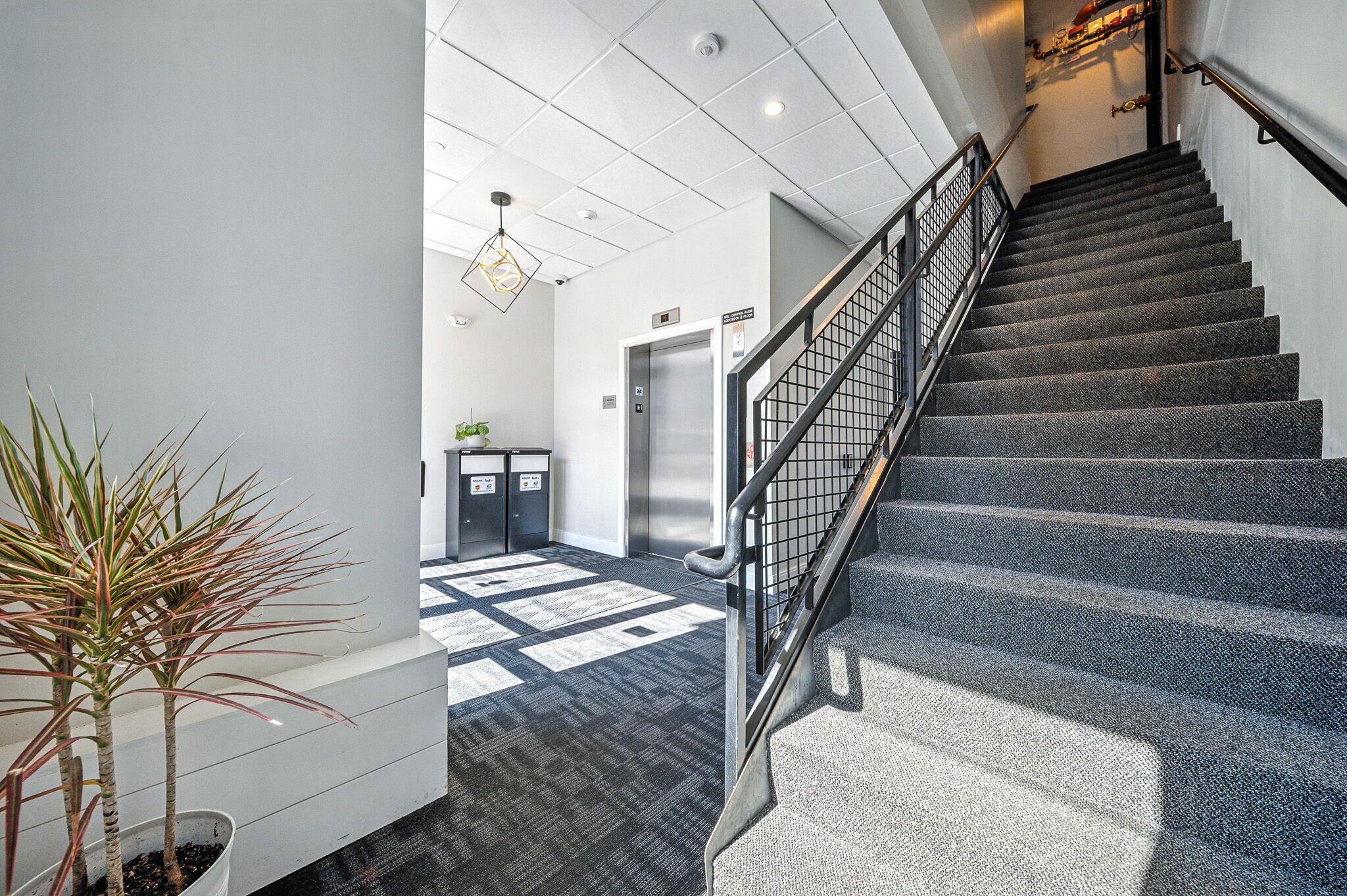 Building Photo - 25 2nd St
