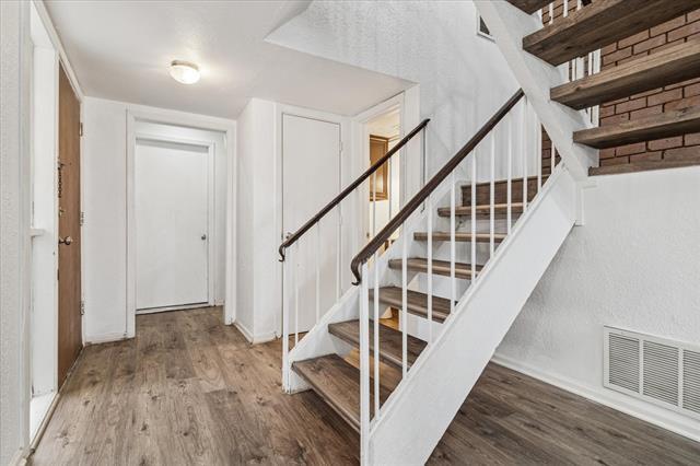 Building Photo - 1302 Summerwood Ln