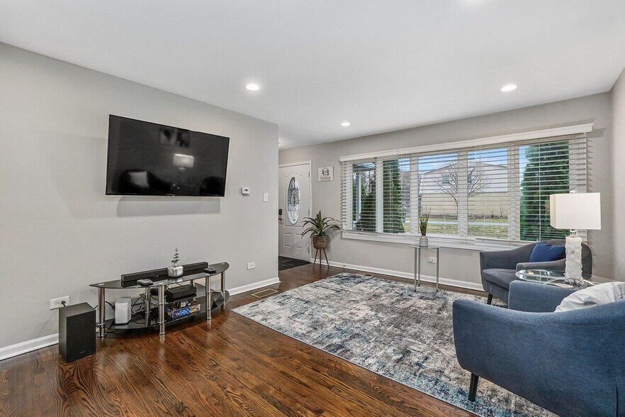 Building Photo - 18830 Hamlin Ave