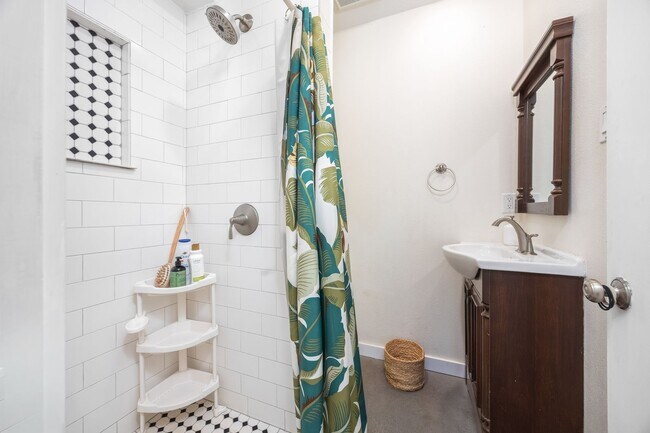 Building Photo - 59-018 Holawa St