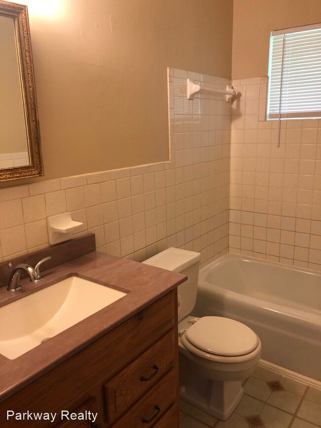 Building Photo - 2 br, 1 bath House - 322 East View Blvd