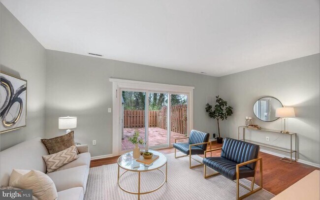 Building Photo - 5822 Burke Manor Ct