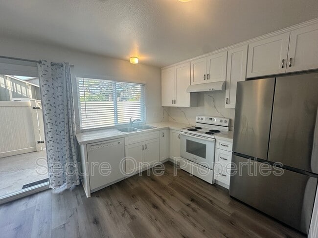 Building Photo - 491 Serento Cir