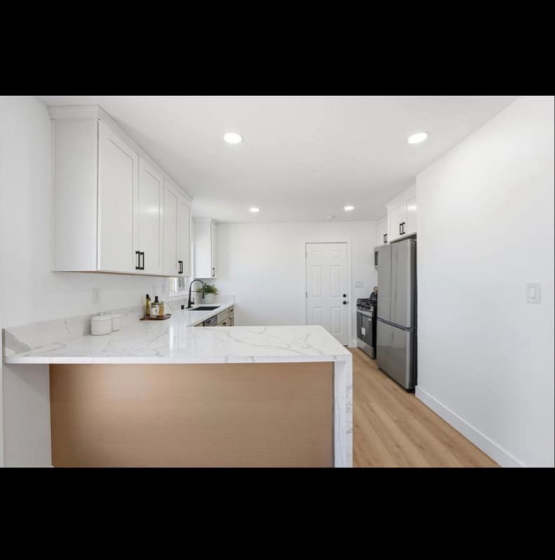 Building Photo - 702 Oaklawn Ave