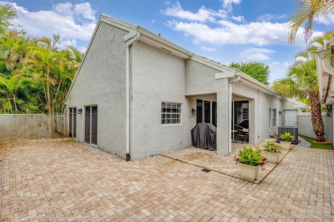 Building Photo - 7 Wyndham Ln