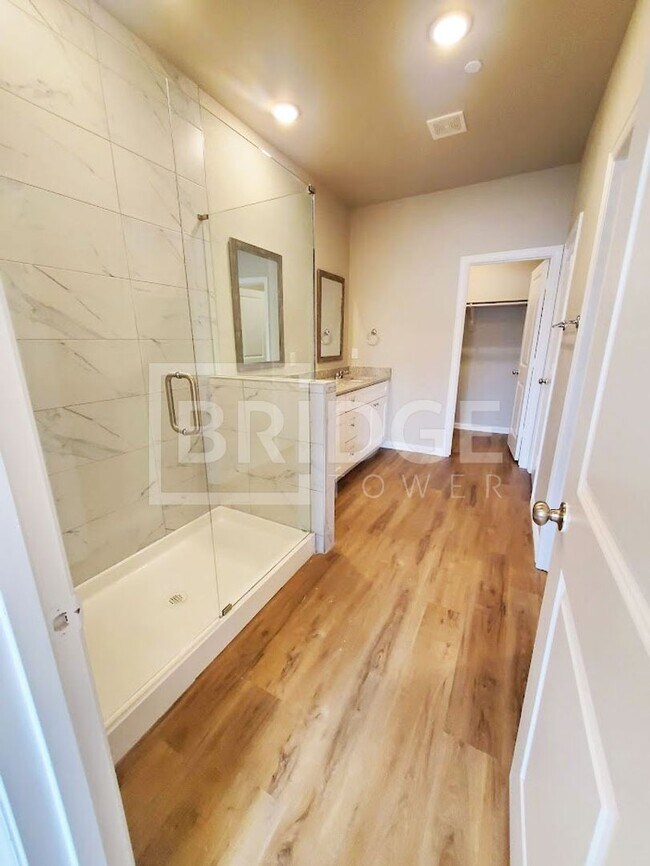 Building Photo - 1201 Silver Ln