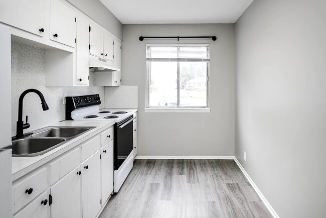 Building Photo - Ground-Floor 1-Bedroom with Walk-Out Patio