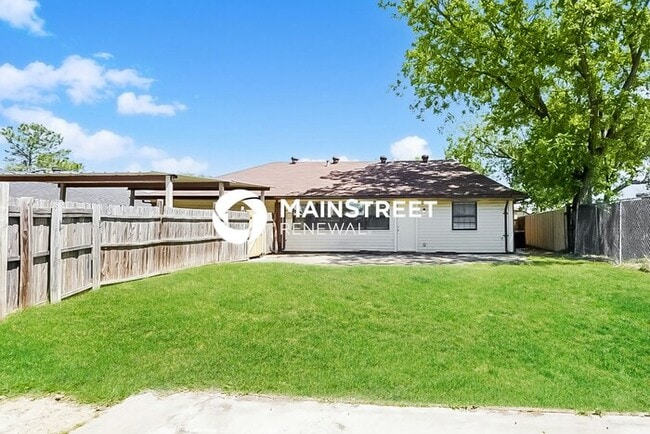 Building Photo - 3 Bedroom Pet-Friendly Home in Mesquite, TX with Main Street Renewal