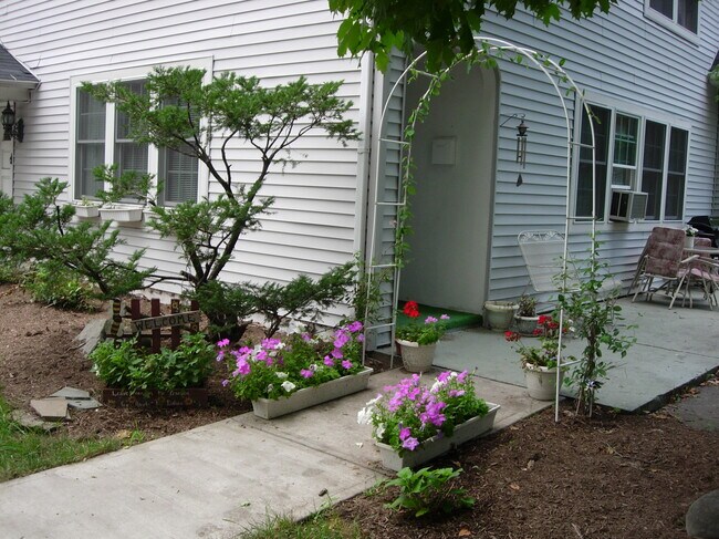 Primary Photo - 124 Analomink St