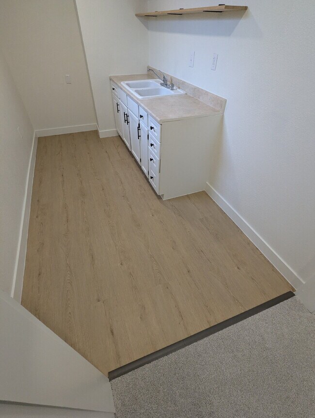 Building Photo - 7070 Beacon Way