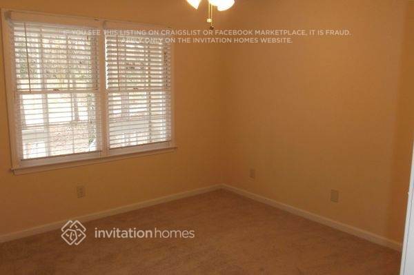 Building Photo - 2923 Marsh Ln SW