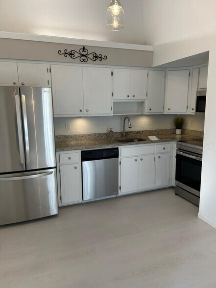 Building Photo - 10 Ridgedale Dr