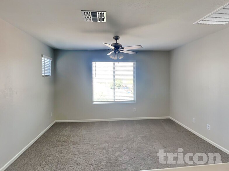 Building Photo - 8628 E Posada Ave