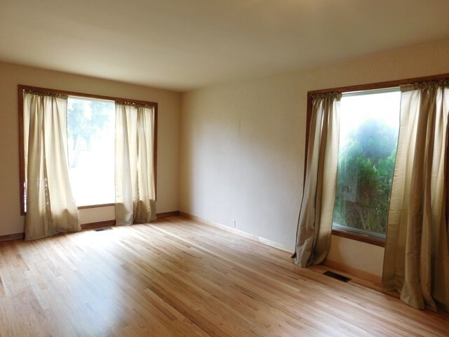 Building Photo - 3Bd/1Ba Single Story House w/ Basement - A...