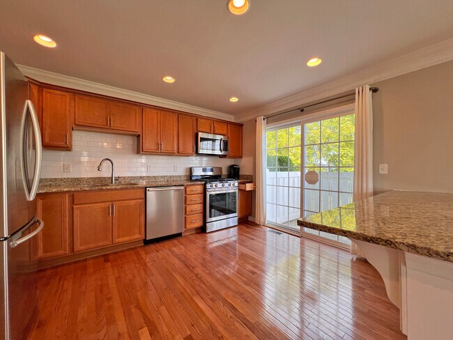 Building Photo - 4170 Bunker Hill Dr N