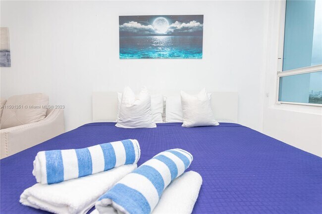 Building Photo - 5445 Collins Ave