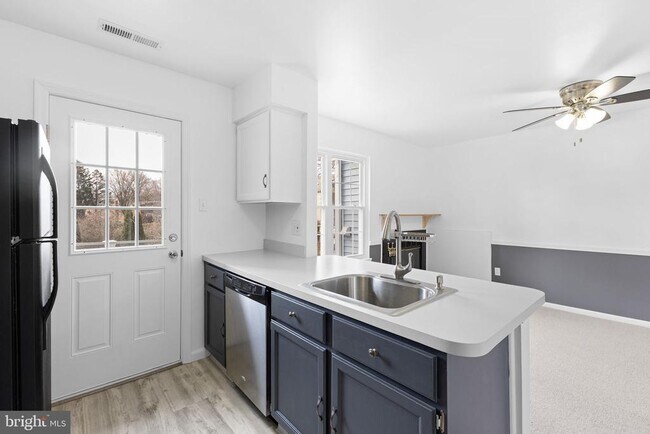 Building Photo - 219 Liberty Dr