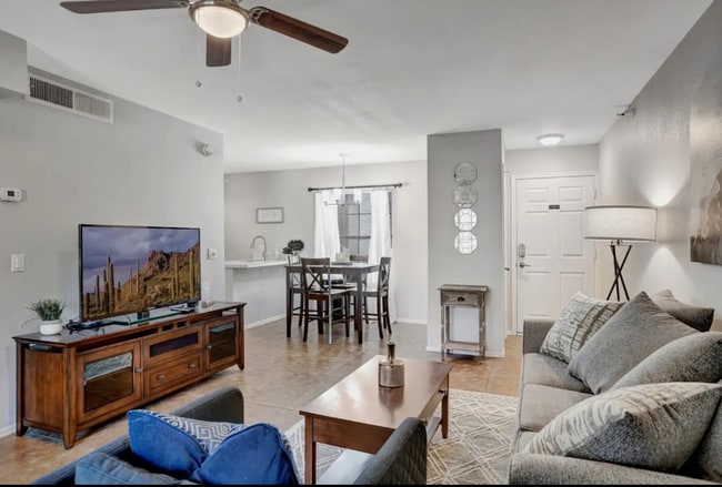 Building Photo - 8020 E Thomas Rd