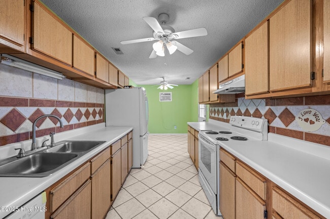Building Photo - 314 Pebble Ln