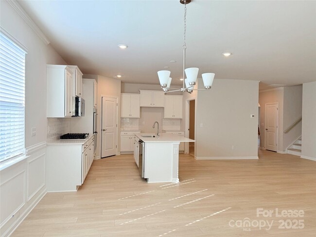 Building Photo - 6436 Fairfax Ct