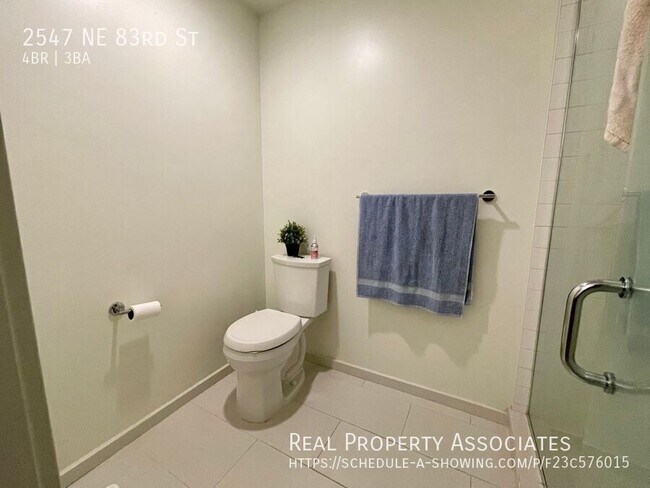 Building Photo - 2547 NE 83rd St