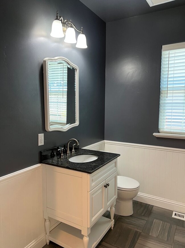Building Photo - Prospects Heights Charmer 3bd / 2.5ba House