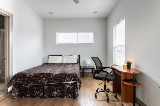 Building Photo - 1044 2nd Ave S