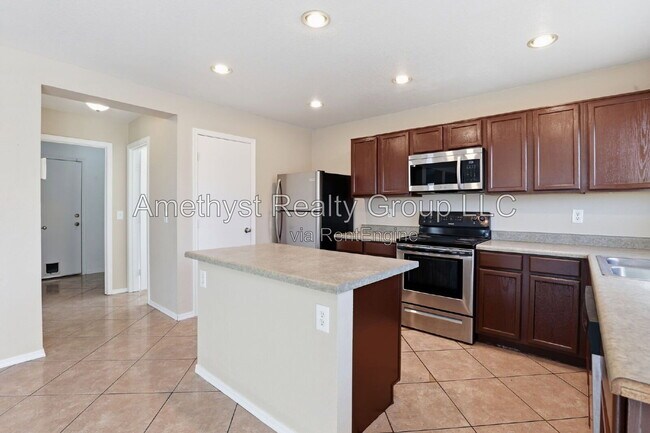 Building Photo - 5931 W Albeniz Pl