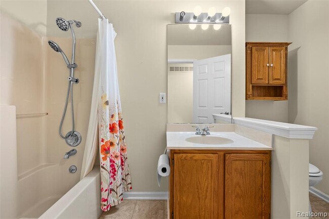 Building Photo - 4911 Oak Hill Dr