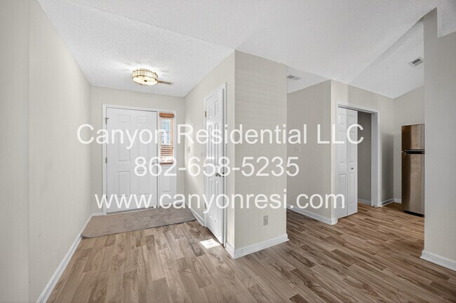Building Photo - 2035 Ardmore Village Ln