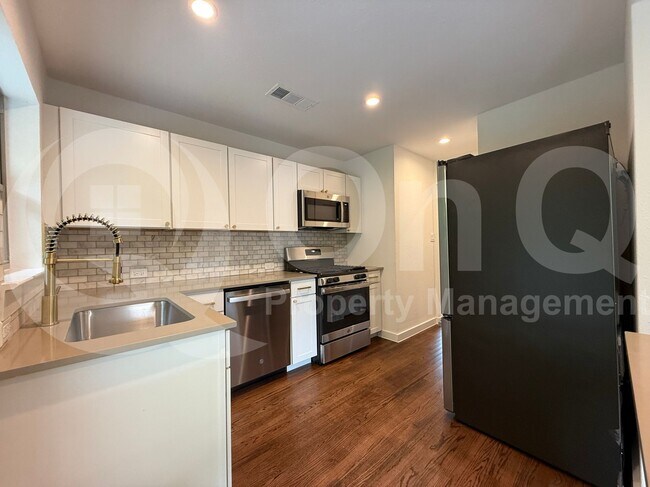 Building Photo - 9351 Angora St