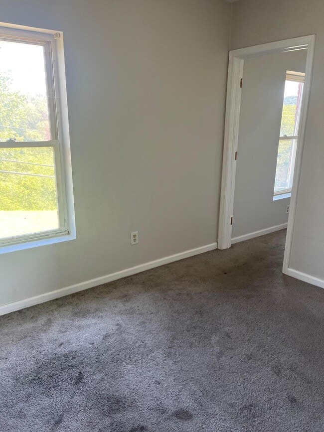 Building Photo - 302 Patton Ave NW