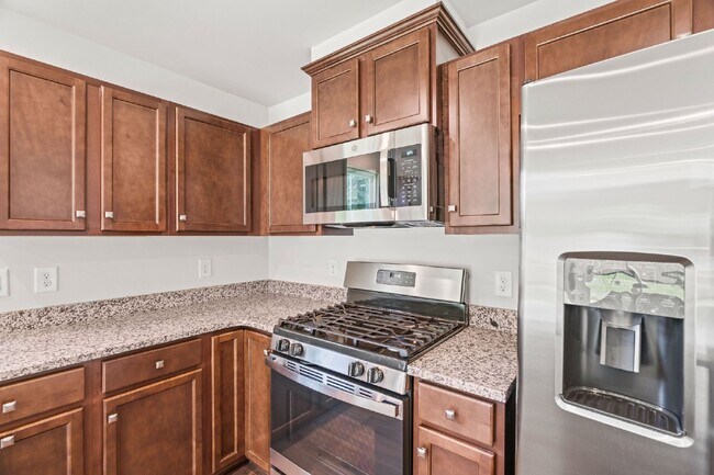 Building Photo - Beautiful White House Home | Granite Counters, Gas Range & One-Level Living