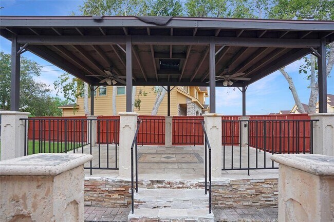 Building Photo - 15426 Oak Lake Glen Dr
