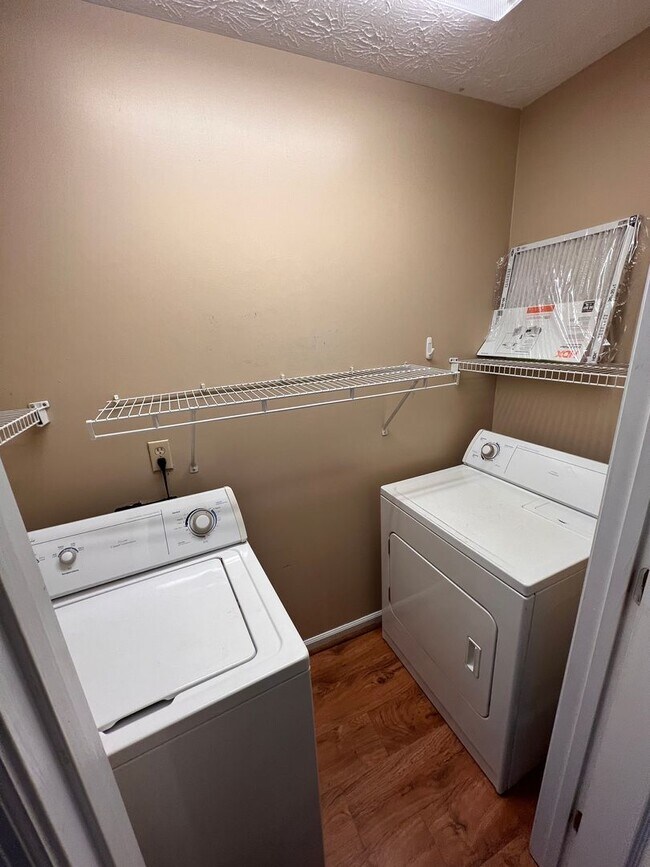 Building Photo - Taleeda 467-469