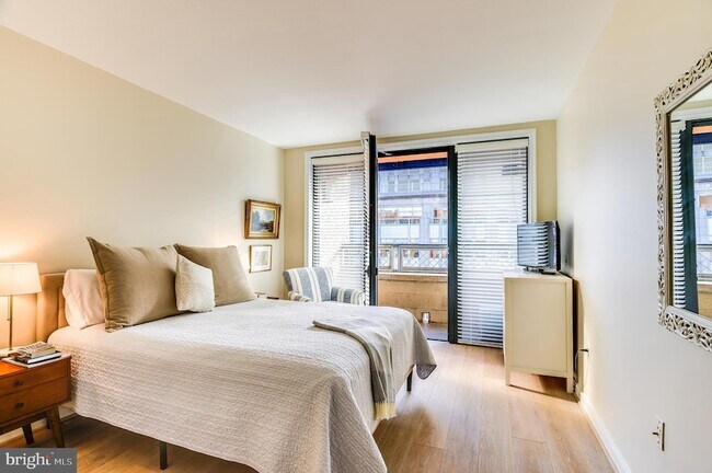 Building Photo - 631 D St NW