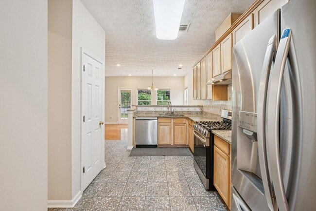 Building Photo - Spacious 4BR House in Lawrenceville