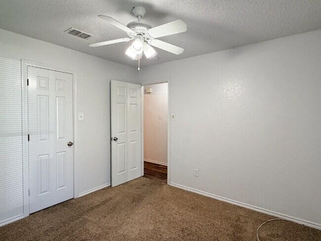 Building Photo - Charming 3-Bedroom Gem with 2 Full Baths in Crowley!