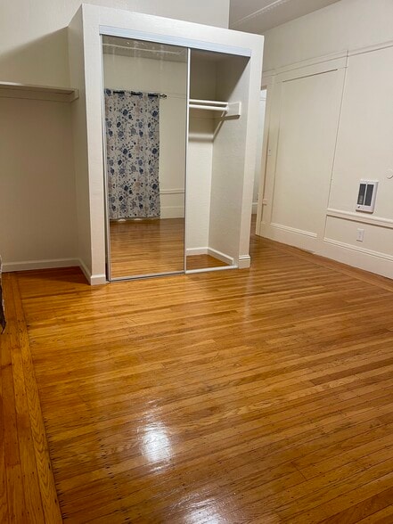 Building Photo - 566 53rd St