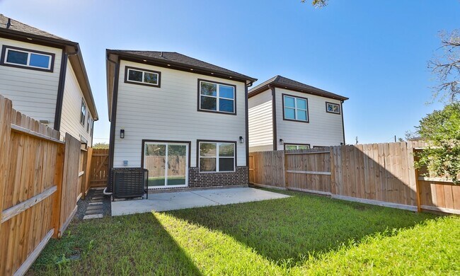 Building Photo - 3535 Mt Pleasant St