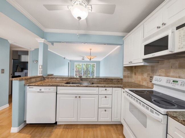 Building Photo - Stunning Sandpiper Bay 2 bed/2 bath end unit condo