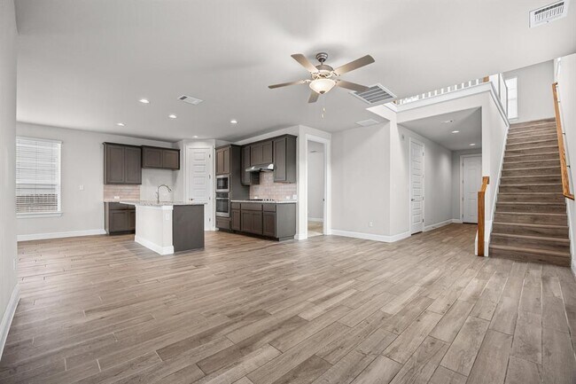 Building Photo - 101 Stone Cyn Dr