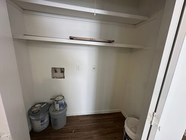 Building Photo - 1522 N Thompson St