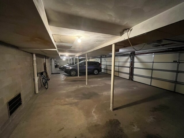 Garage - 1405 W Teton Dr