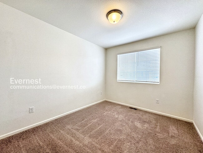 Building Photo - 3831 N Himalaya Rd