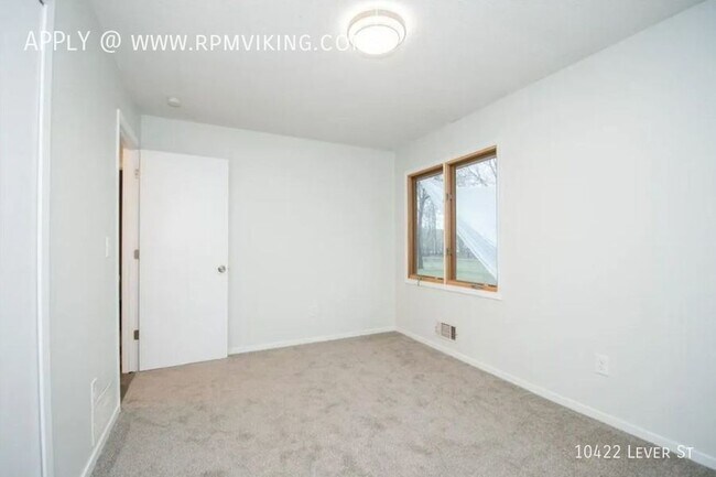 Building Photo - 3br 2ba 1cg ~ Security Deposit Free Altern...