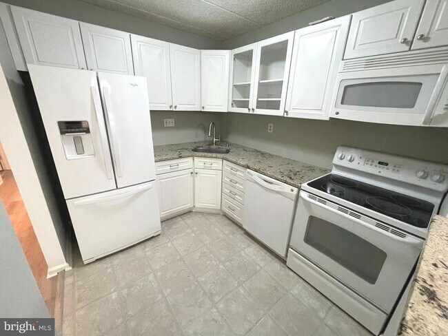 Building Photo - 62 Le Forge Ct