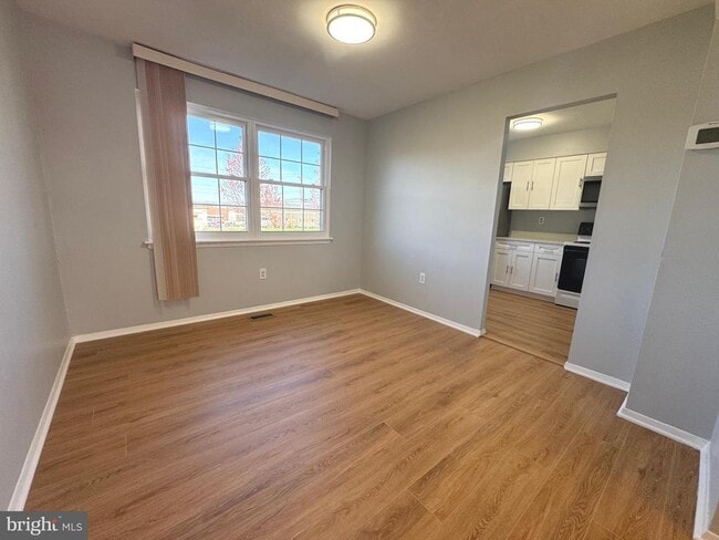 Building Photo - 17 Holland Hill Ct