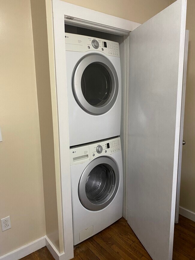 Washer/ Dryer - 561 Formwalt St SW
