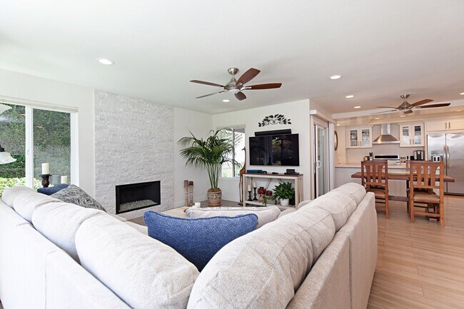 Living Room - 544 Via De La Valle